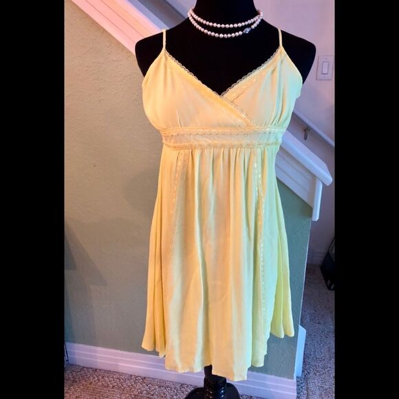 Cute light yellow dress by Forever 21 - Picture 1 of 2